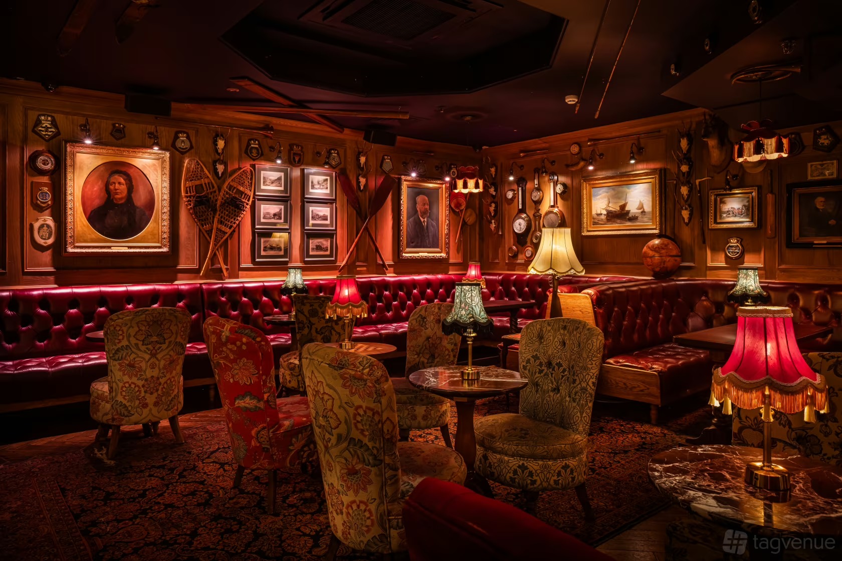 Eleganckie wnętrze restauracji oraz strefy lounge